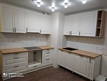 Белая угловая кухня 2*2,2 м
